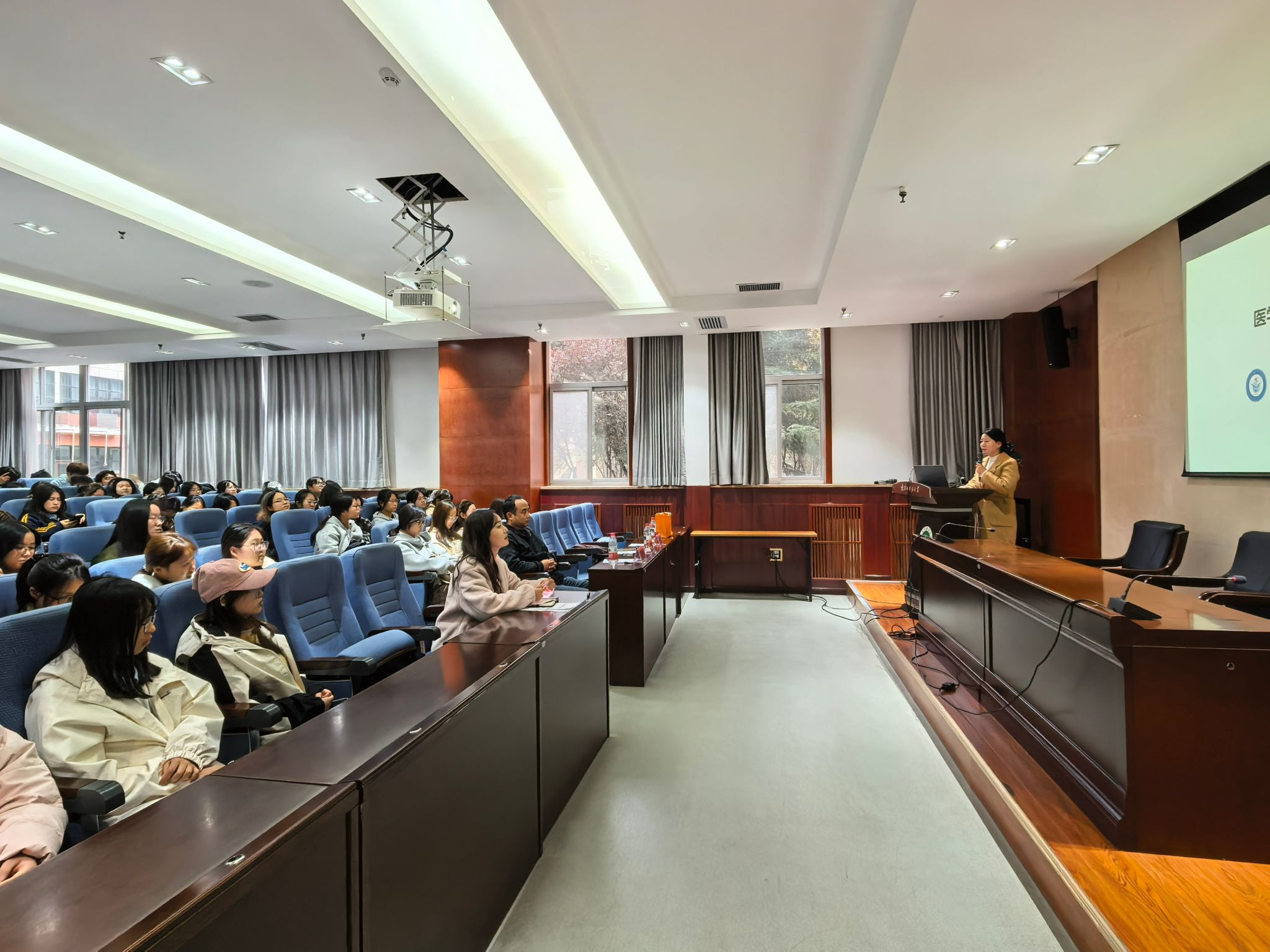 医学研究院赴陕西中医药大学开展2026年研究生招生宣讲会